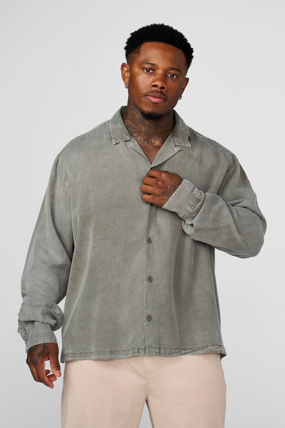 8053 - Flowy Button-ups